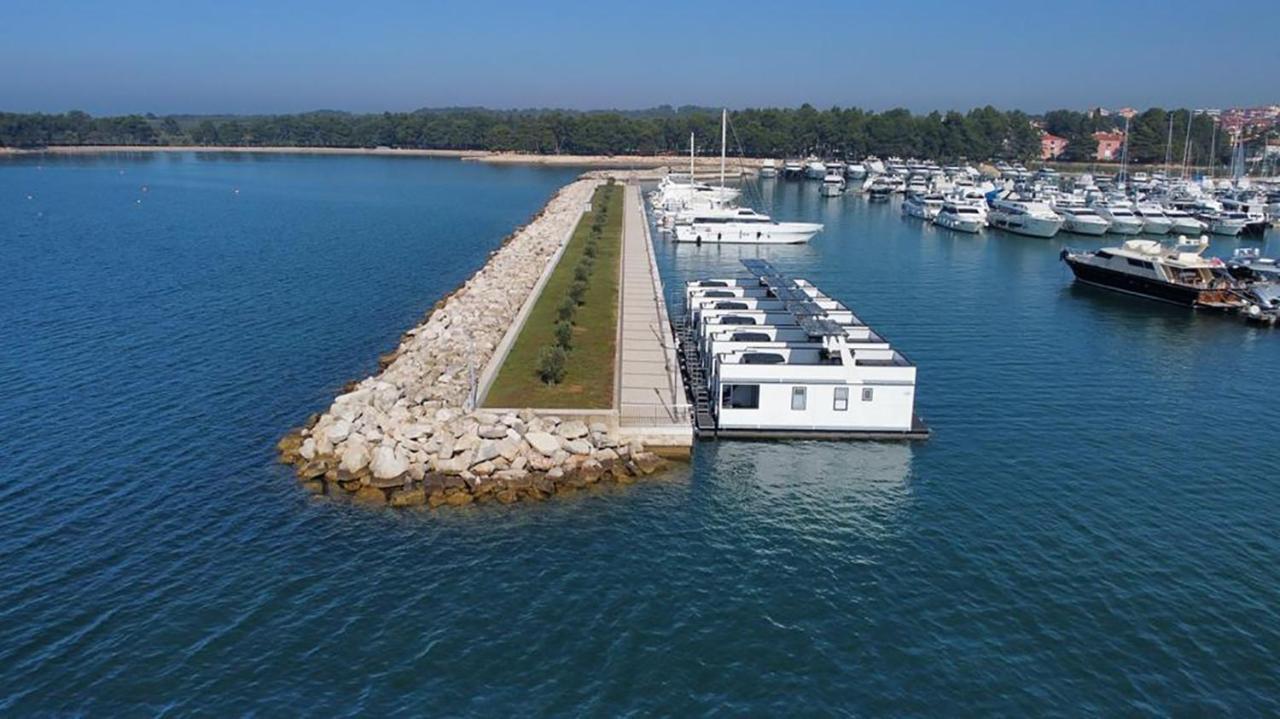 The Sea Lodges Novigrad - Bootshaus Floating Sea House Eksteriør bilde